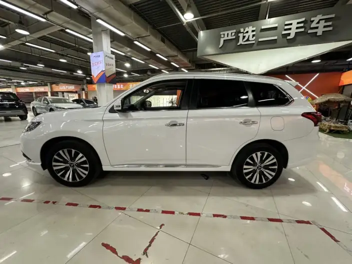 Mitsubishi Outlander 2021 Model 2.4L 4WD Enjoy Edition 5 seat – фото 4