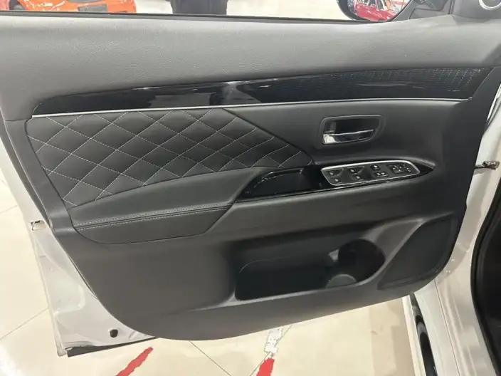Mitsubishi Outlander 2021 Model 2.4L 4WD Enjoy Edition 5 seat – фото 29