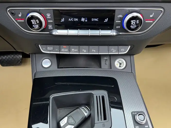 Audi Q5L 2022 Model Facelift 40T Luxury Dynamic Model – фото 17