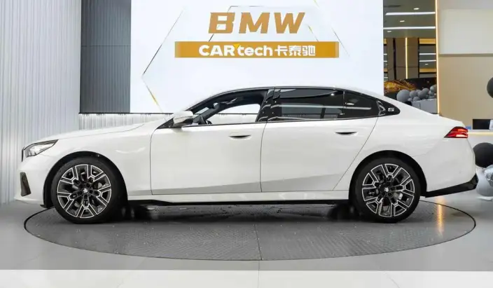 BMW 5 Series 2024 Model 530Li Leading Model Luxury Set – фото 3
