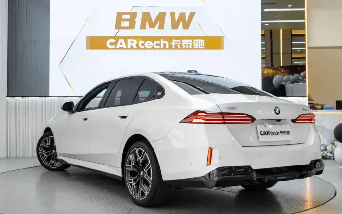 BMW 5 Series 2024 Model 530Li Leading Model Luxury Set – фото 4