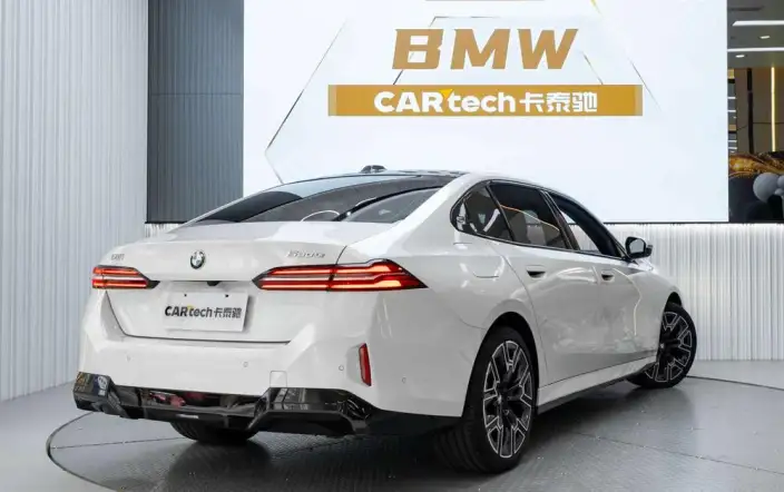 BMW 5 Series 2024 Model 530Li Leading Model Luxury Set – фото 6