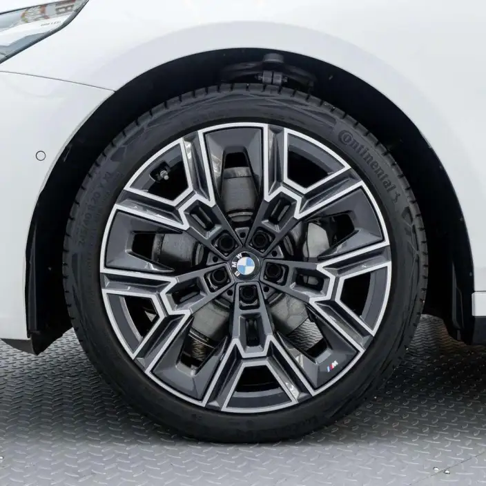 BMW 5 Series 2024 Model 530Li Leading Model Luxury Set – фото 13