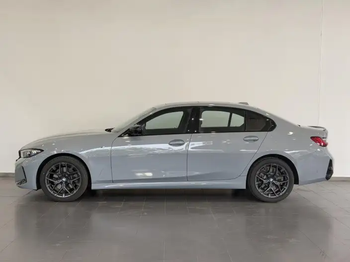 BMW 3 Series 2025 Model 330Li Exclusive Model M Sports Night Set – фото 3