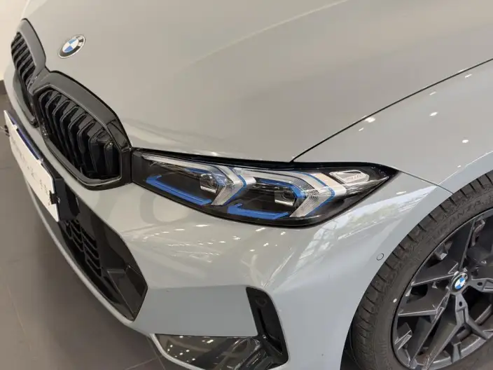 BMW 3 Series 2025 Model 330Li Exclusive Model M Sports Night Set – фото 6