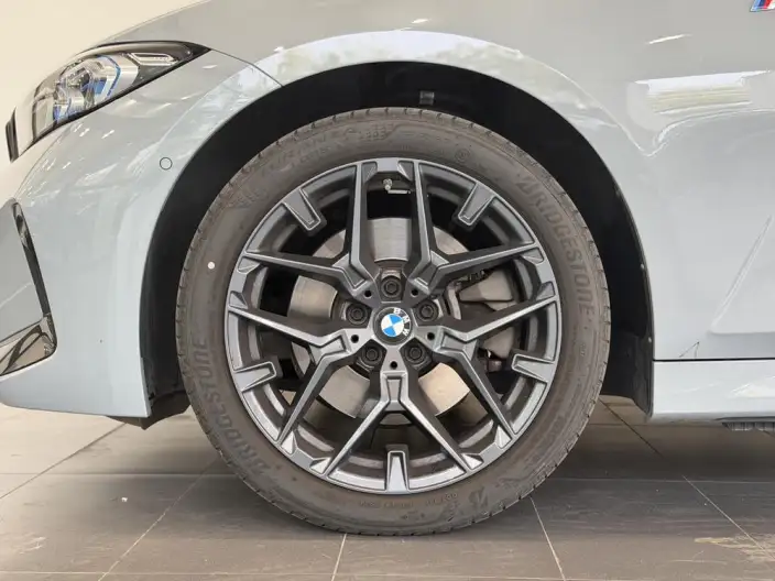 BMW 3 Series 2025 Model 330Li Exclusive Model M Sports Night Set – фото 7