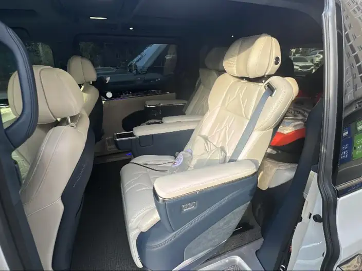 ZEEKR 009 2024 Model VI seat Executive Edition 4WD 108kWh – фото 12