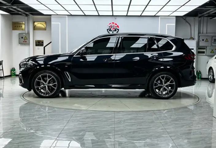 BMW X5 2022 Model xDrive 40Li M Sports Set – фото 4