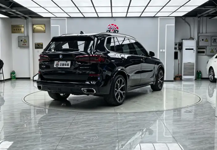 BMW X5 2022 Model xDrive 40Li M Sports Set – фото 7