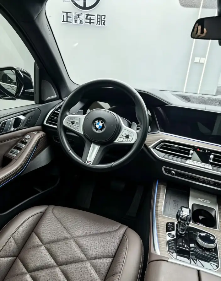 BMW X5 2022 Model xDrive 40Li M Sports Set – фото 12