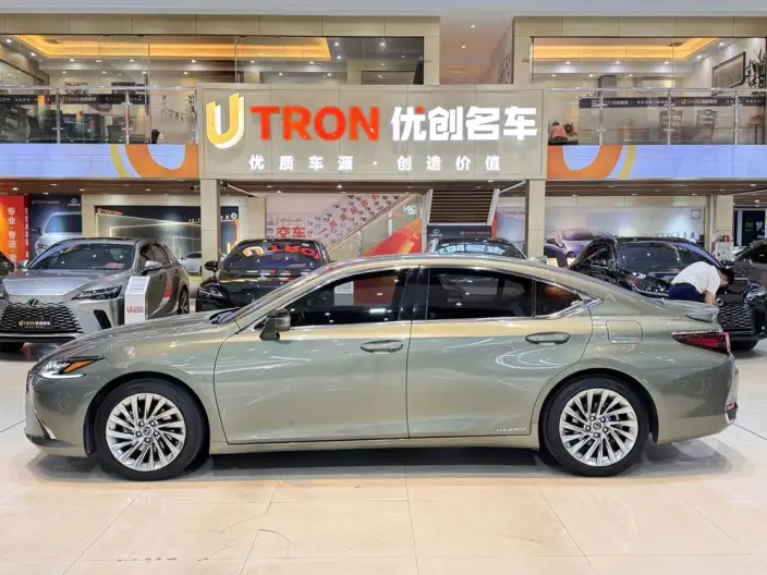 Lexus ES 2021 Model 300h Executive Edition – фото 3