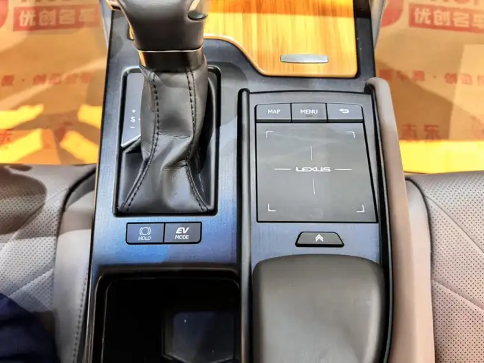 Lexus ES 2021 Model 300h Executive Edition – фото 21