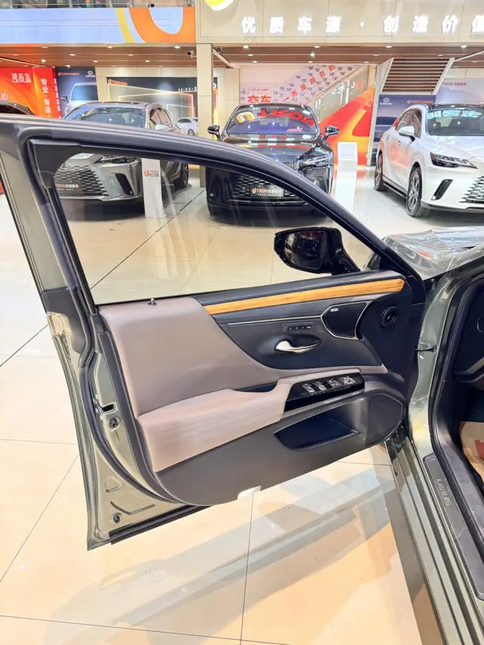 Lexus ES 2021 Model 300h Executive Edition – фото 24