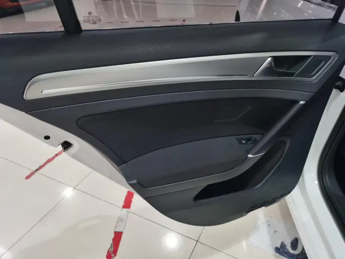 Volkswagen Golf 2020 Model 200TSI DSG Comfort Model – фото 15