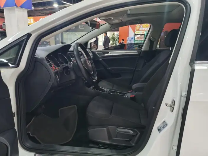 Volkswagen Golf 2020 Model 200TSI DSG Comfort Model – фото 26