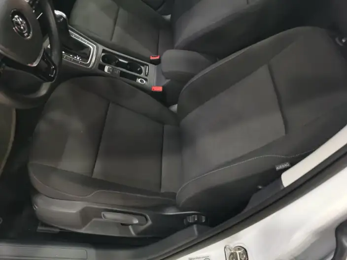 Volkswagen Golf 2020 Model 200TSI DSG Comfort Model – фото 27