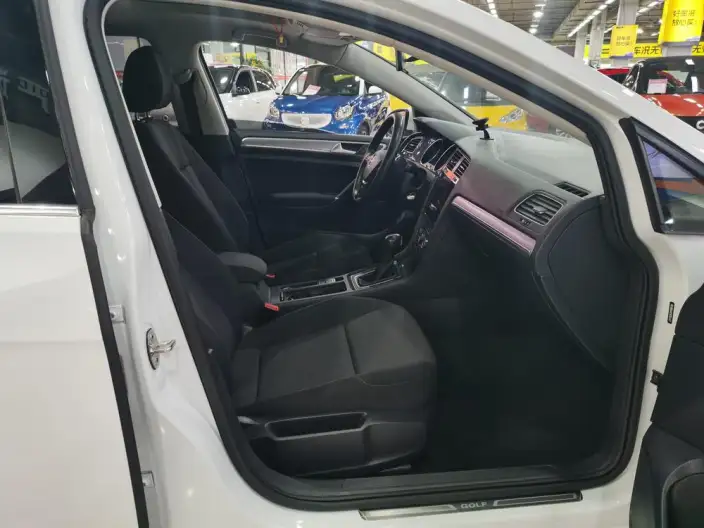 Volkswagen Golf 2020 Model 200TSI DSG Comfort Model – фото 28