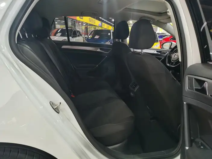 Volkswagen Golf 2020 Model 200TSI DSG Comfort Model – фото 31