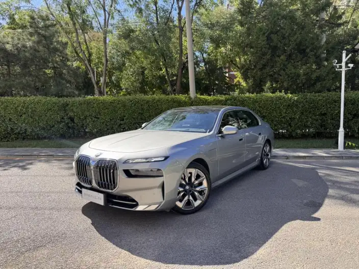 BMW i7 2023 Model eDrive50L Exclusive Model Luxury Set – фото 1