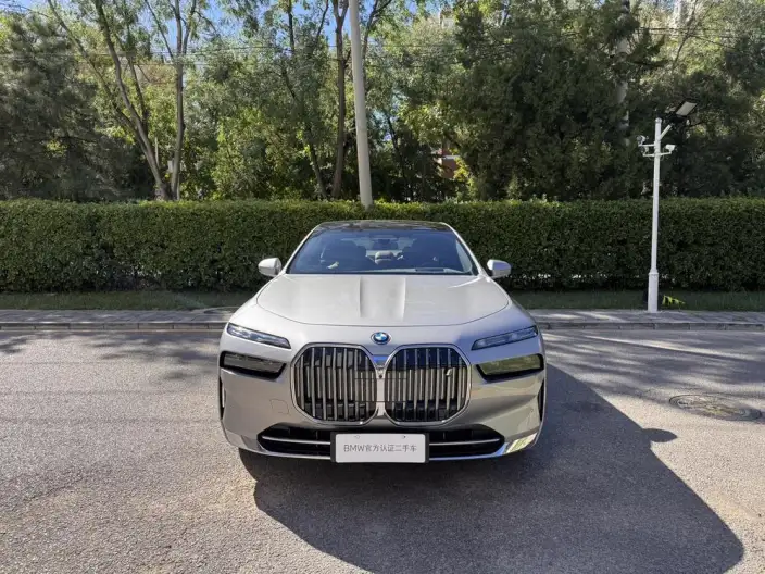BMW i7 2023 Model eDrive50L Exclusive Model Luxury Set – фото 2