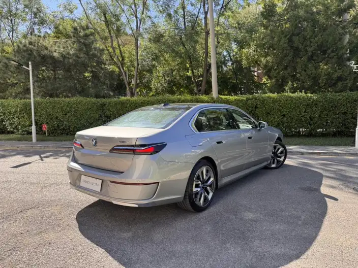 BMW i7 2023 Model eDrive50L Exclusive Model Luxury Set – фото 5