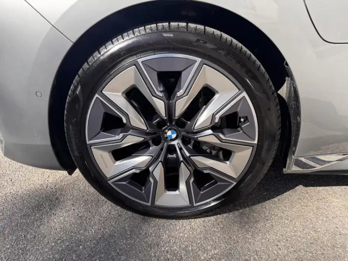 BMW i7 2023 Model eDrive50L Exclusive Model Luxury Set – фото 7