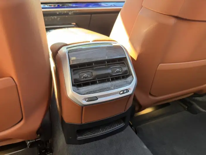 BMW i7 2023 Model eDrive50L Exclusive Model Luxury Set – фото 8