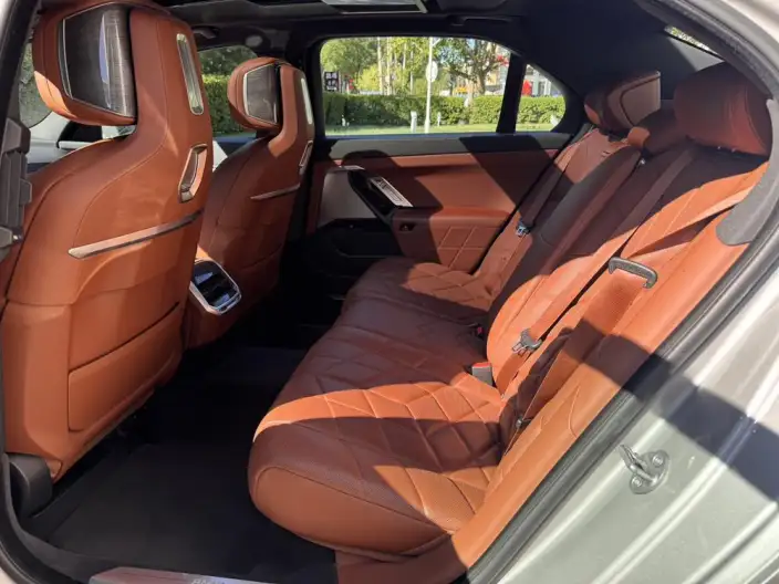 BMW i7 2023 Model eDrive50L Exclusive Model Luxury Set – фото 17