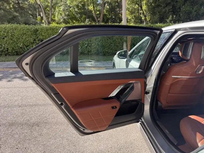 BMW i7 2023 Model eDrive50L Exclusive Model Luxury Set – фото 20