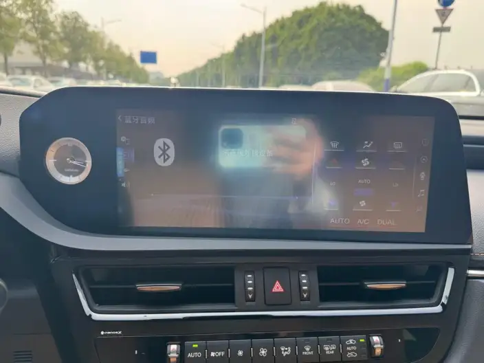 Lexus ES 2021 Model 300h Premium – фото 12