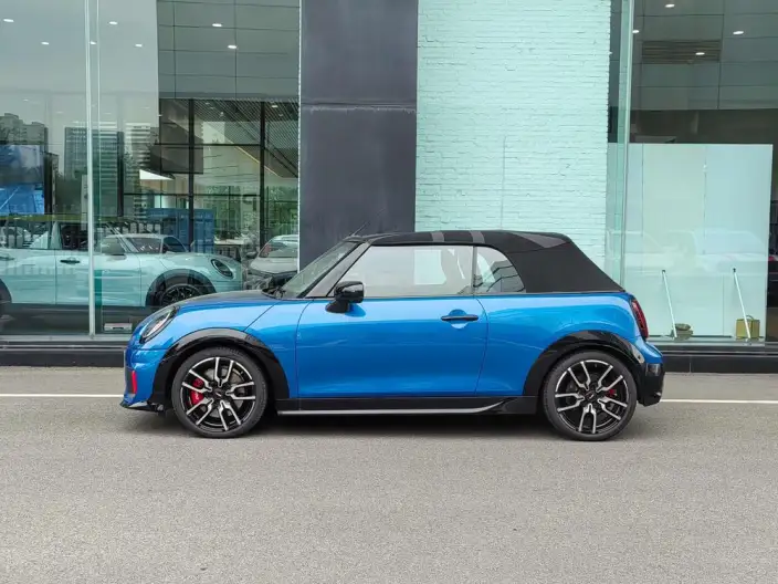 MINI JCW 2025 Model JOHN COOPER WORKS CABRIO – фото 3