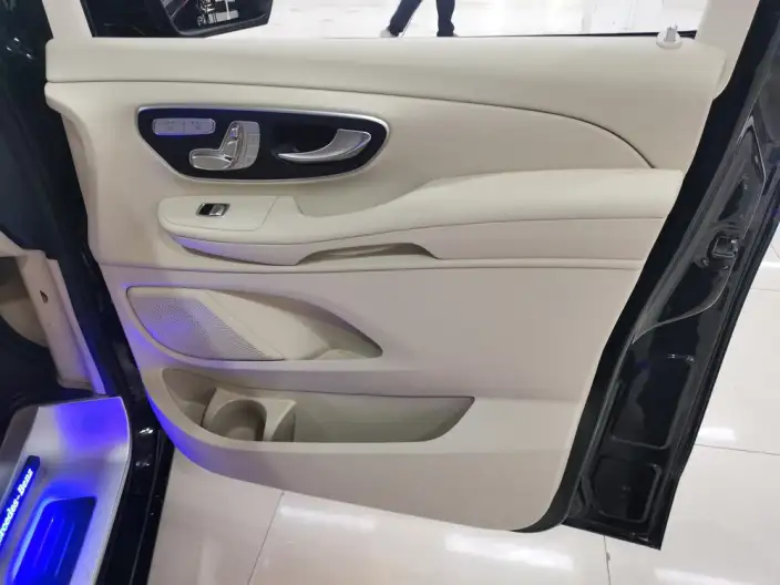 Mercedes-Benz V-Class 2022 Model V 260 Pilot Edition – фото 16