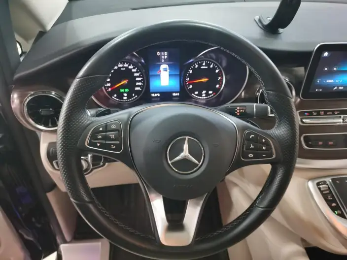 Mercedes-Benz V-Class 2022 Model V 260 Pilot Edition – фото 20