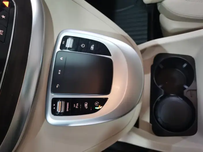 Mercedes-Benz V-Class 2022 Model V 260 Pilot Edition – фото 21