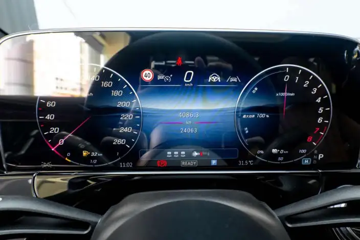 Mercedes-Benz E-Class PHEV 2024 Model E 350 e L sedan – фото 19