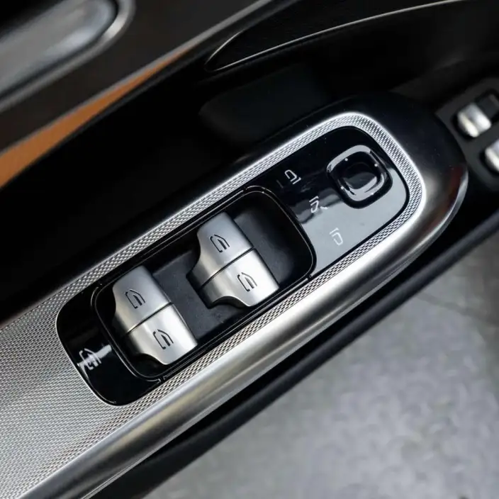Mercedes-Benz E-Class PHEV 2024 Model E 350 e L sedan – фото 26