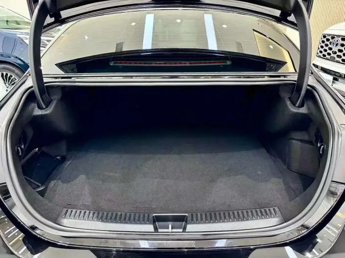 Mercedes-Benz E-Class PHEV 2024 Model E 350 e L sedan – фото 27