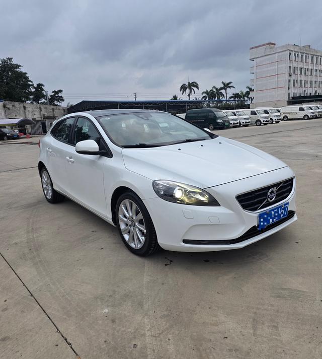 Volvo V40 2016 модификация T3 Smart Yi Edition – фото 3