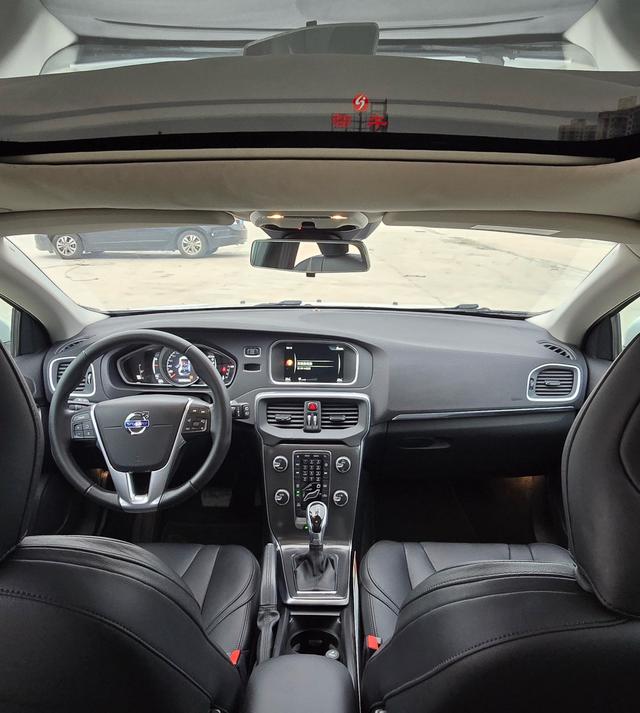 Volvo V40 2016 модификация T3 Smart Yi Edition – фото 4