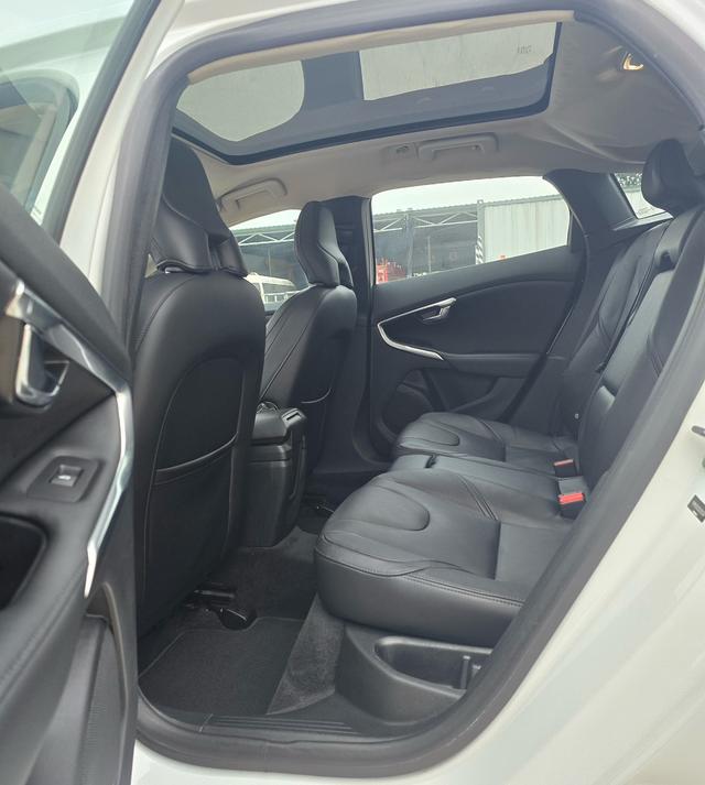 Volvo V40 2016 модификация T3 Smart Yi Edition – фото 5