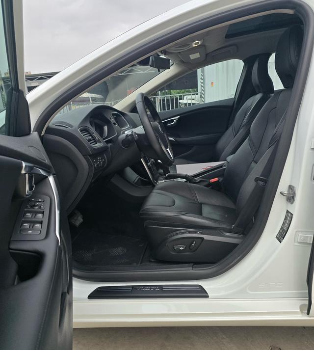 Volvo V40 2016 модификация T3 Smart Yi Edition – фото 6