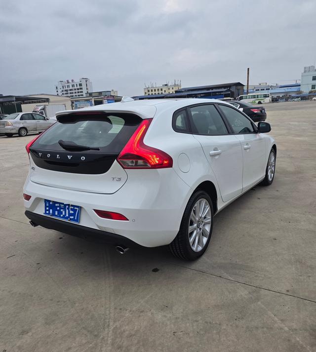 Volvo V40 2016 модификация T3 Smart Yi Edition – фото 7