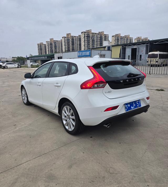 Volvo V40 2016 модификация T3 Smart Yi Edition – фото 9