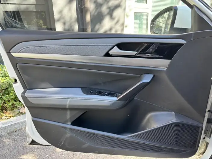 Volkswagen Lavida 2023 Model Facelift 1.5L Automatic Five million editions – фото 8