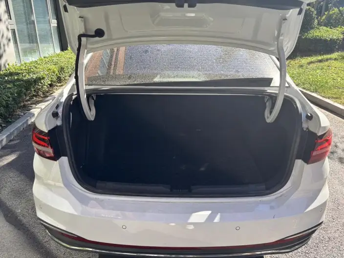 Volkswagen Lavida 2023 Model Facelift 1.5L Automatic Five million editions – фото 14