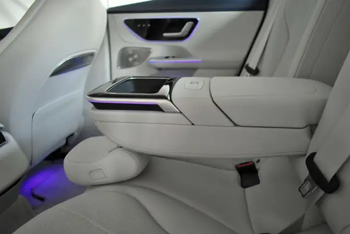 Mercedes-Benz EQE 2025 Model EQE 500 4MATIC Deluxe Edition – фото 18