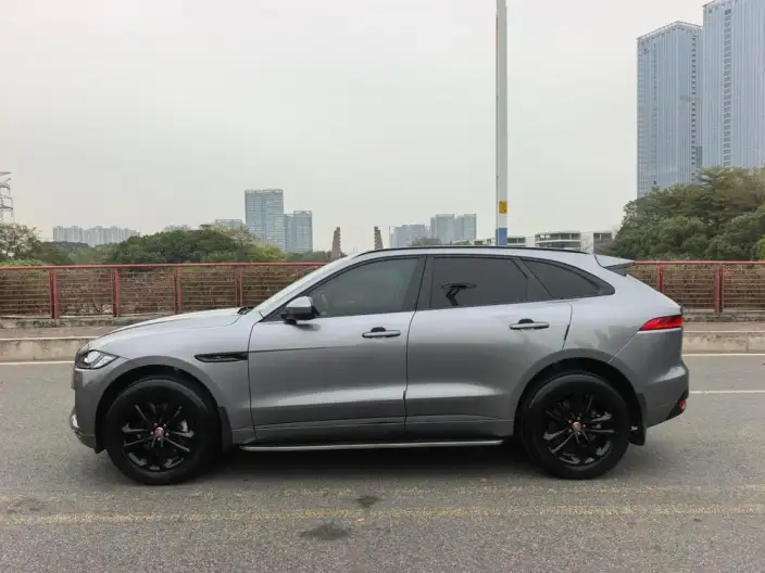 Jaguar F-PACE 2020 Model 2.0T 4WD Chequered Flag Edition – фото 4