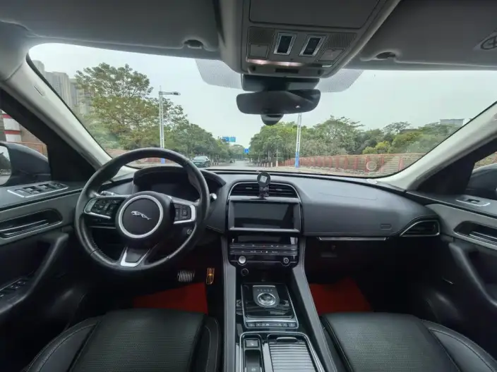 Jaguar F-PACE 2020 Model 2.0T 4WD Chequered Flag Edition – фото 14