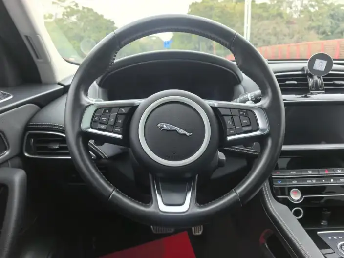 Jaguar F-PACE 2020 Model 2.0T 4WD Chequered Flag Edition – фото 16