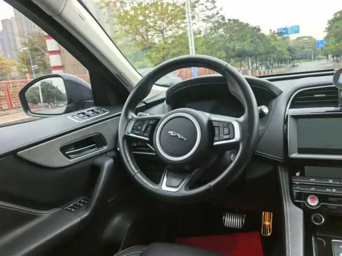 Jaguar F-PACE 2020 Model 2.0T 4WD Chequered Flag Edition – фото 18